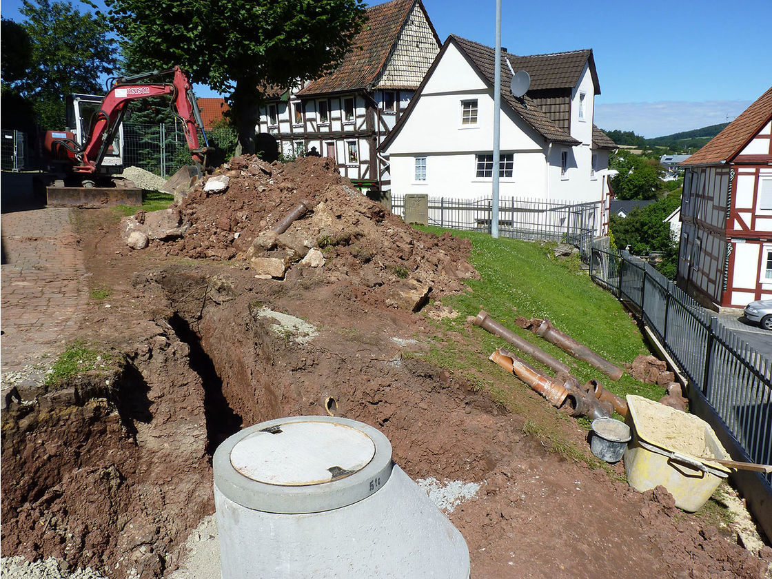 Kanalisierungsarbeiten an St. Crescentius (Foto: Karl-Franz Thiede)